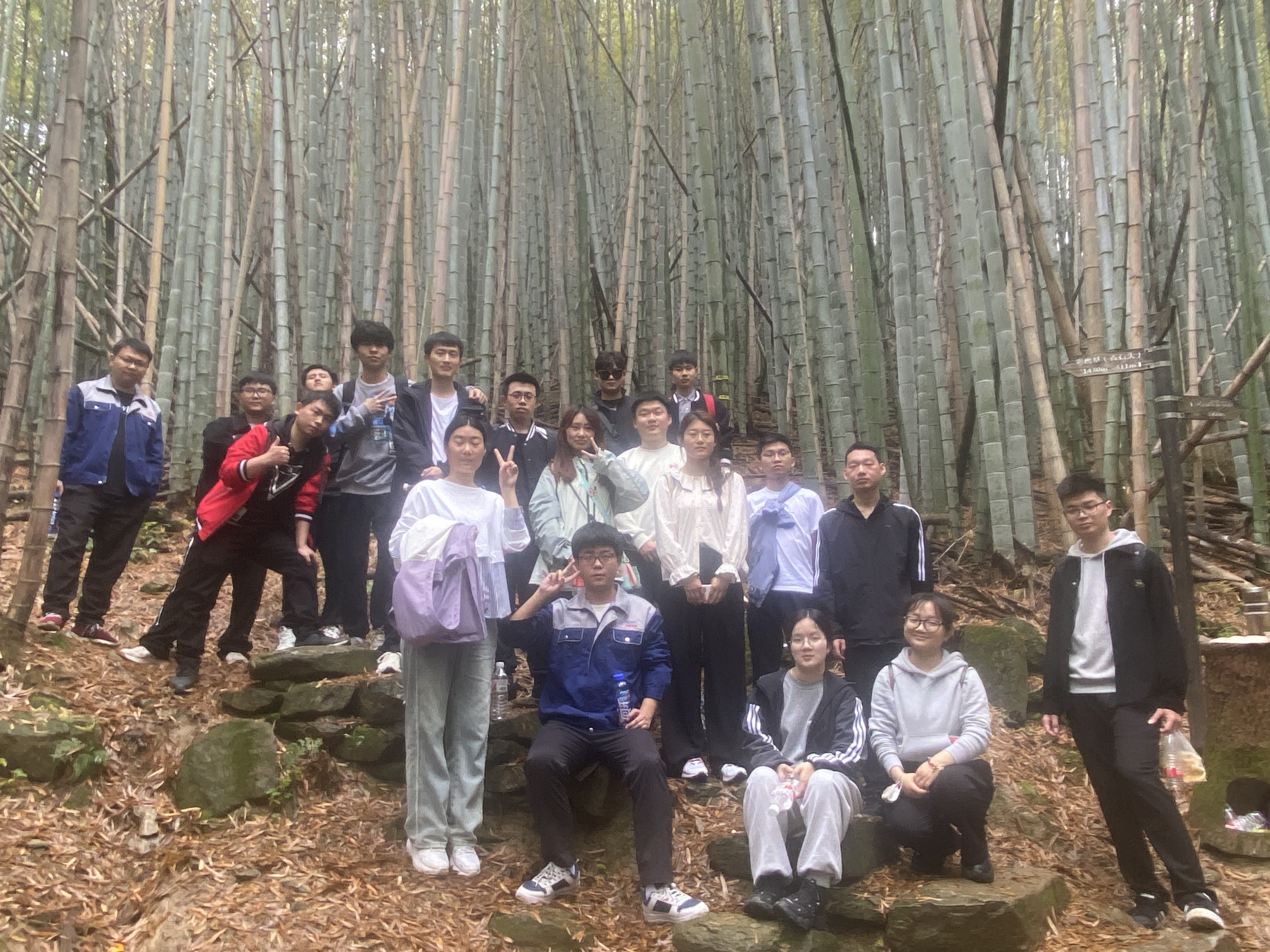 青春正燃，毅路前行